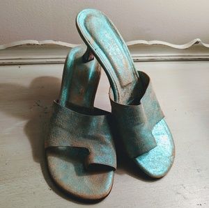 DONALD PLINER Valore Leather Kitten Heel Sandals 7